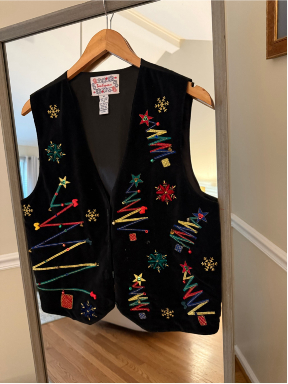 Women's Tantrums Christmas Vest Size M Black Multi-color Embroidered